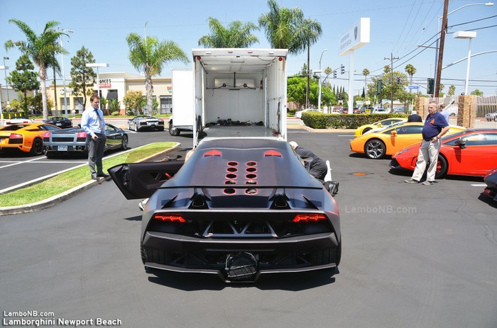 Theo tiết lộ từ Lamborghini thì Lamborghini Sesto Elemento có chi phí sản xuất lên tới 2,2 triệu USD.